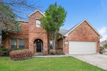 533 CROWN OAKS DR FORT WORTH, TX 76131